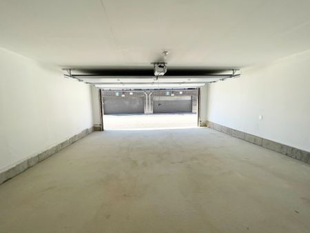 For Lease - 7 William Russell Lane, Richmond Hill, Ontario - Photo 2