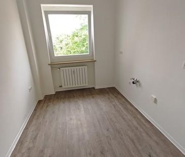 Ideal für die kleine Familie! - Frisch renovierte 3-Zi.-Whg. mit Ba... - Photo 1