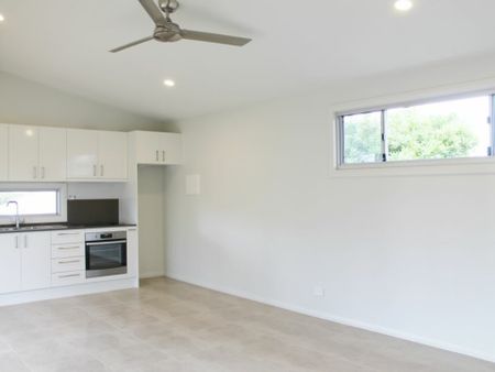 Bright and Breezy Taree West Flat - Photo 5