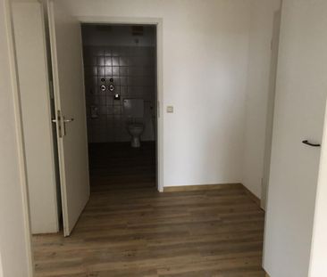 REGISTRIERUNG BEI STADT GIESSEN NÖTIG! Nur für Gießener Seniorinnen & Senioren! Schöne, helle 2 Zimmer-Wohnung mit Badewanne u. Balkon, Curtmannstr. 40, Gießen - Foto 4