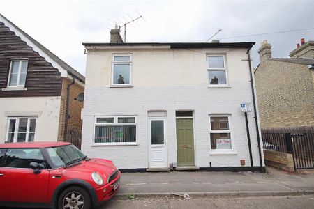 3 bedroom semi-detached house to rent - Photo 5