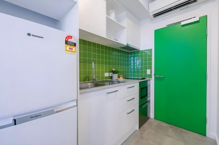 Deluxe Studio with Double Bed - South(Mid floor(Level 6-15)) - Photo 3