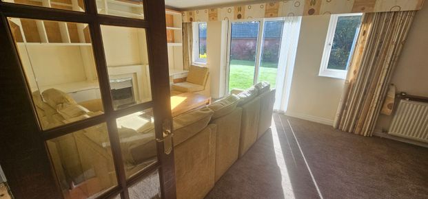 2 Bed - 2 Sandhill Lawns, Moortown, Leeds - LS17 6TT - Student/Professional - Photo 1