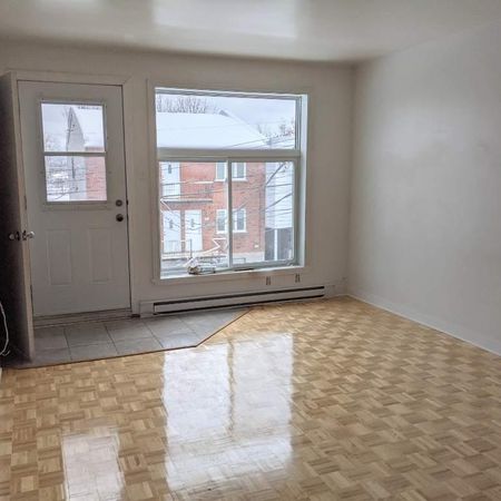 Beau et grand 5-1/2 au 2e étage d'un triplex rénové à Montreal, Mercier-Hochelaga - Photo 4