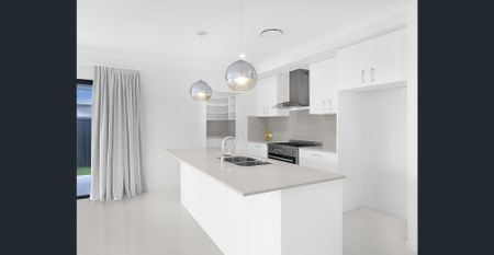 Stunning home with quality inclusions - Photo 2