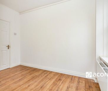 Flat to rent - Peckham Park Road, London, SE15 - Photo 2