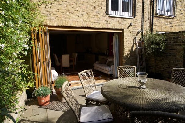 1 Bed Flat, Halford Road- Garden, SW6 - Photo 1