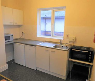 1 Bedroom Flat to Rent in Ashton - Photo 1