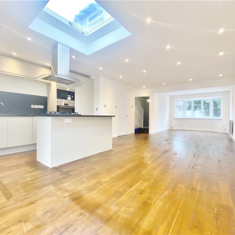 Lincoln Avenue, Twickenham, TW2 6NW - Photo 1
