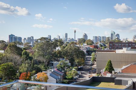 Sumptuous Near-City Penthouse In Acclaimed Complex - Photo 4