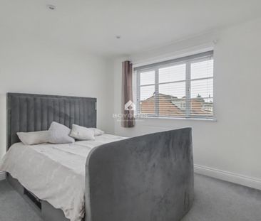 Lyons Square, Witham - Photo 5