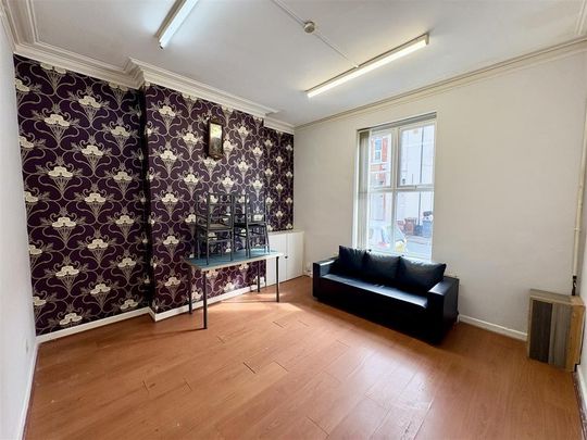 4 bedroom terraced house to rent - Photo 1