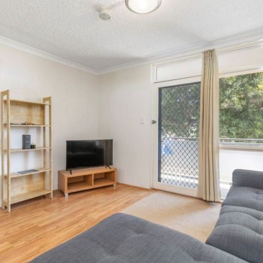 Convenient & Comfortable 1-Bedroom Unit in South Perth - Photo 1