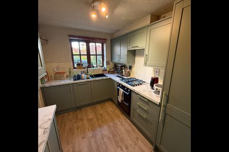 3 Bed Terraced House, London, SE3 - Photo 2