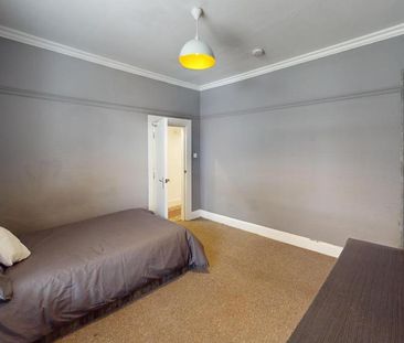6 bedroom house to rent - Photo 2