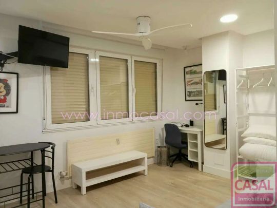 Piso de alquiler en Salesas - Foncalada - Campoamor - Foto 1