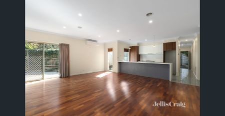 Executive Home in Quiet Court Location - Photo 3