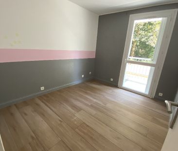 Location Appartement 4 pièces 95m² VAUX LE PENIL 77000 - Photo 2
