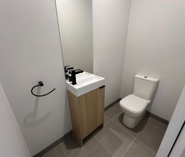 Brand New & Splendid Townhouse in West Footscray! - Photo 5