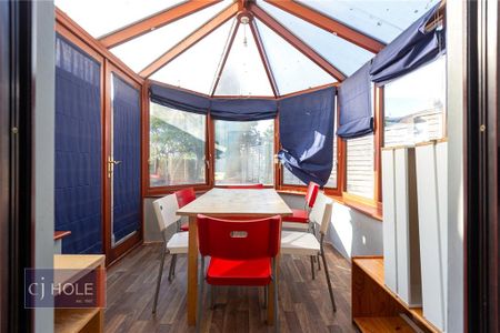 4 bedroom semi-detached house to rent - Photo 5