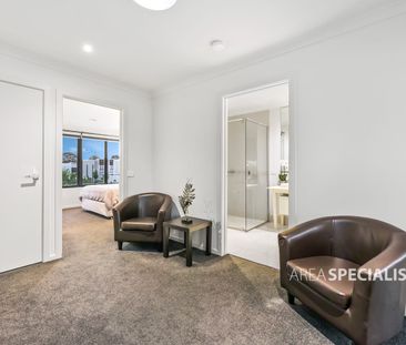 Modern & Spacious Townhouse in the Heart of Springvale - Photo 6