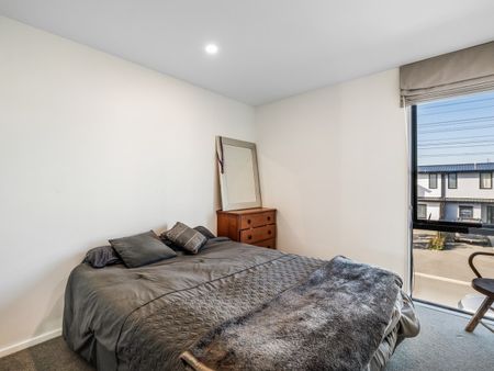 Modern Two-Bedroom Townhouse in Broomfield - Photo 3