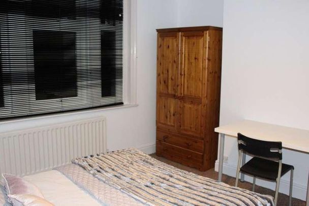 Bedroom Detached House In Winton, BH9 - Photo 1