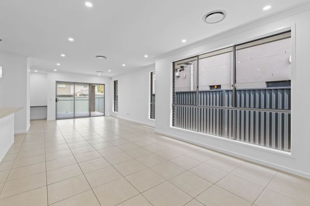 Modern family living in a premium leppington location! - Photo 1