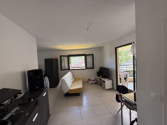 Location Appartement 2 pièces 46m² ST DENIS 97490 - Photo 1