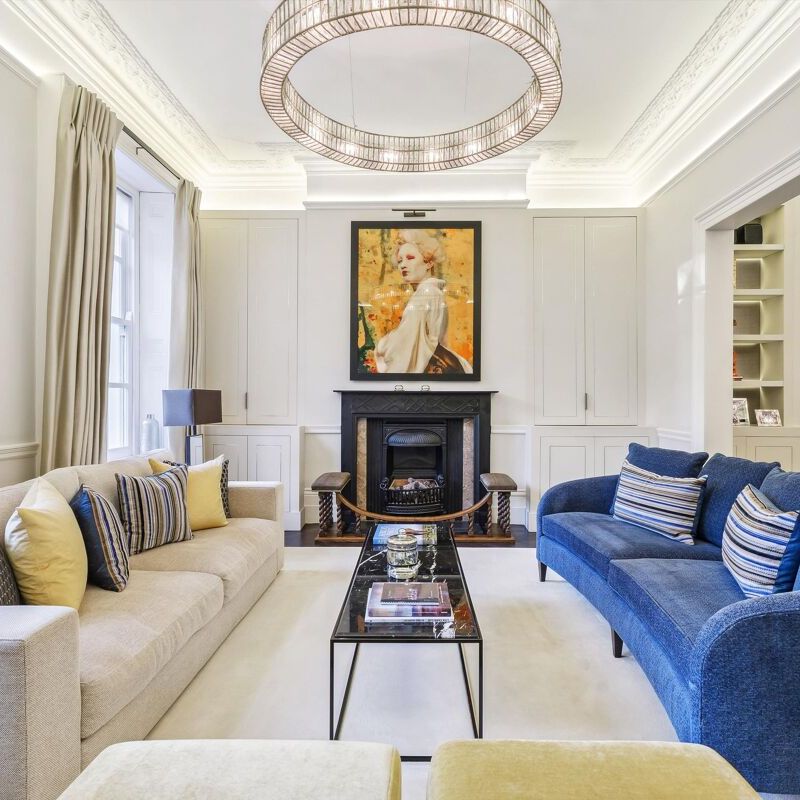 An exceptional period, semi-detached property located in the heart of Holland Park, Kensington W14, with wonderfully elegant front rear gardens. - Photo 1
