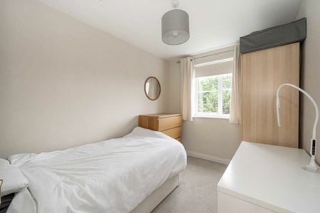 Bowater Gardens, Sunbury-On-Thames, TW16 - Photo 4