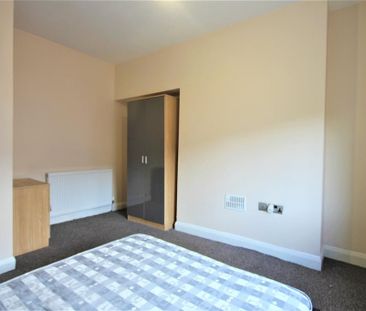 4 bedroom terraced house to rent - Photo 2