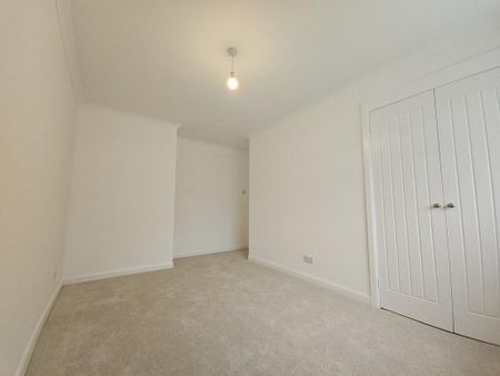 3 bedroom detached bungalow to rent - Photo 3