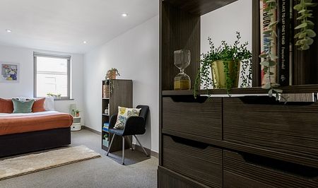 High spec 4 bed apartment with Ensuites with bills included - Photo 2