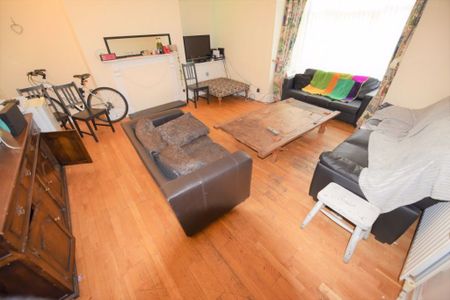 6 bedroom House in Hyde Park Terrace, Leeds - Photo 2