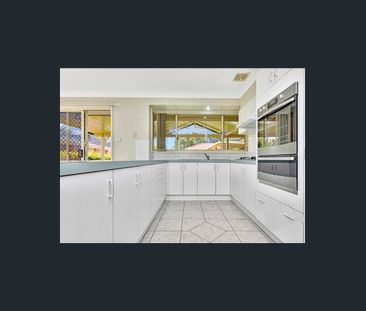 Beautifully Presented Family Home - Ducted Air Con, Covered Alfresc... - Photo 2