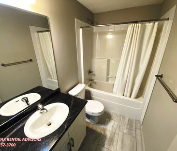 SPACIOUS 2 BED, 2 BATH TOP FLOOR APARTMENT WITH 2 U/G PARKING STALL... - Photo 1