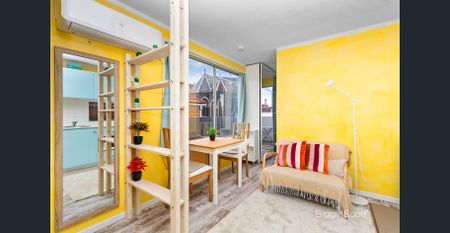 FULLY FURNISHED APARTMENT IN UNBEATABLE HAWTHORN LOCATION! - Photo 3