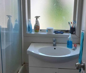 Fully Renovated 3 Beddy 1 Bathroom Pet Friendl... - Photo 5