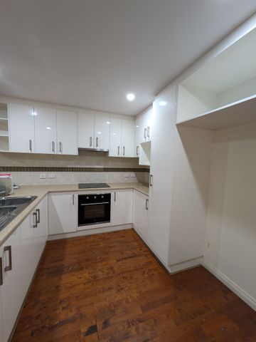 Large and Well Presented Family Home. - Photo 3