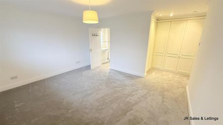 5 bedroom detached house to rent - Photo 4