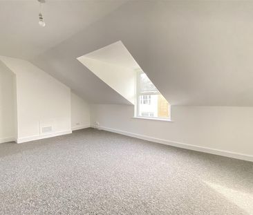 Worthing Central, Worthing - Photo 6