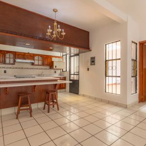 SPACIOUS 4-BEDROOM HOUSE FOR RENT IN COLONIA VOLCANES - Photo 2