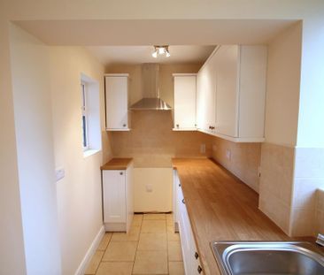 2 bedroom semi-detached house to rent - Photo 3
