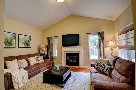 Detached Home For Lease | W9033084 - Photo 2