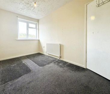 3 bedroom end of terrace house to rent - Photo 3