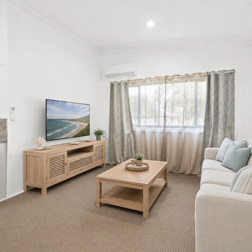 Beach side classic in cul-de-sac location - Photo 1
