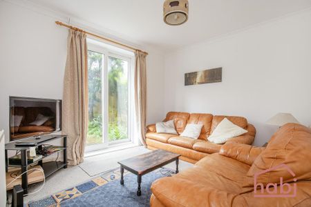 1 bedroom in a house share to rent - Photo 2