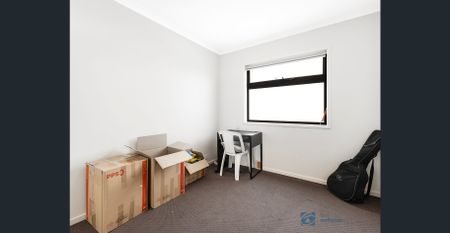 Stylish 3-Bedroom Townhouse in Thornhill Park - Photo 4