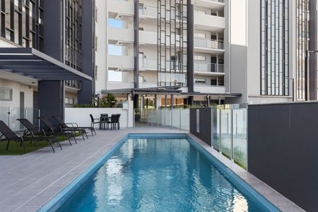 Two Bedroom Waterfront Apartment - Photo 3